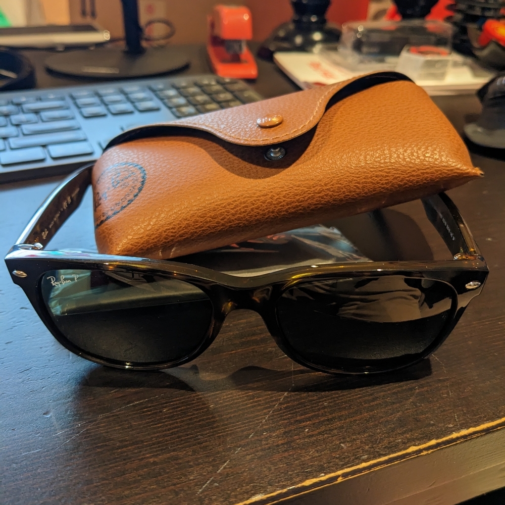 Ray-Ban New Wayfarer Tortoise Shell with Green Polarized Lens